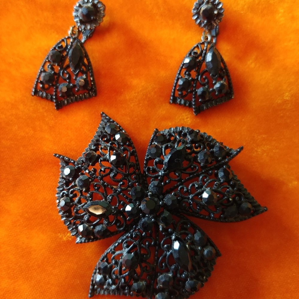Vintage brooch and earring set